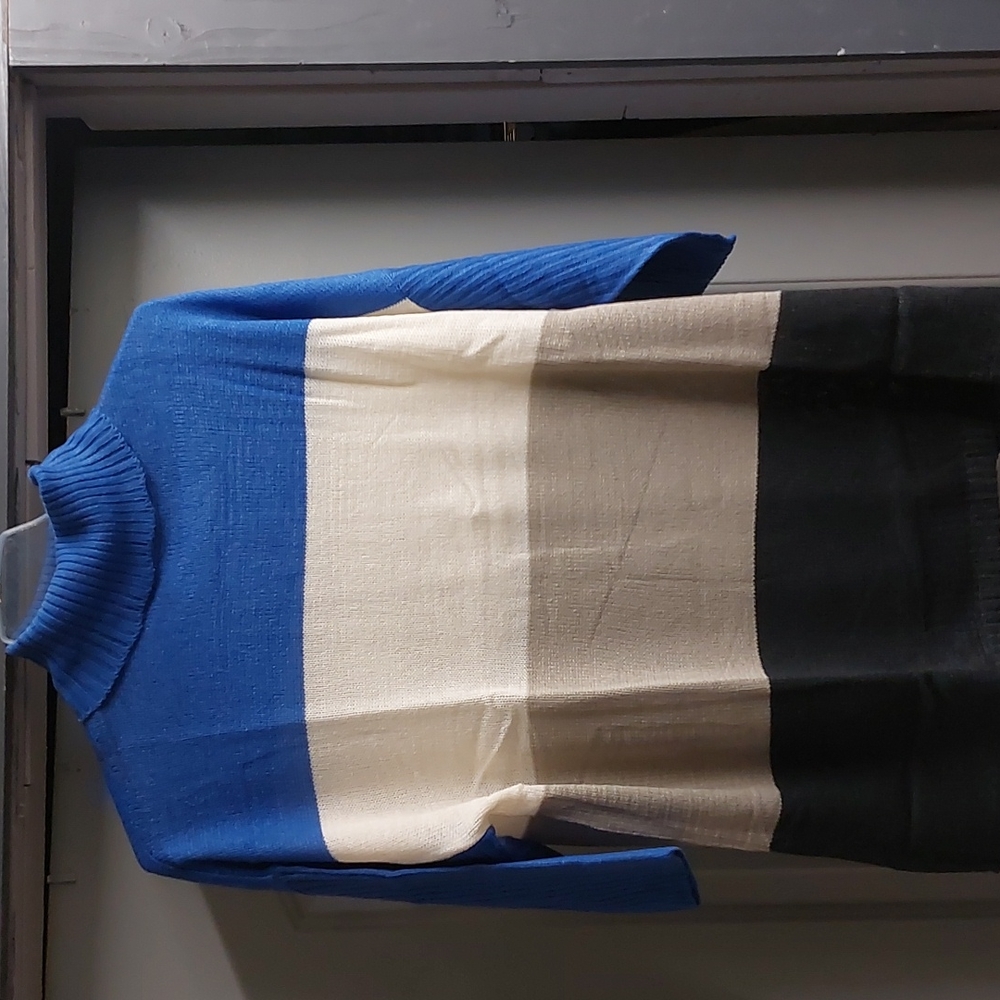 Sweater one size 3-4 sleeve